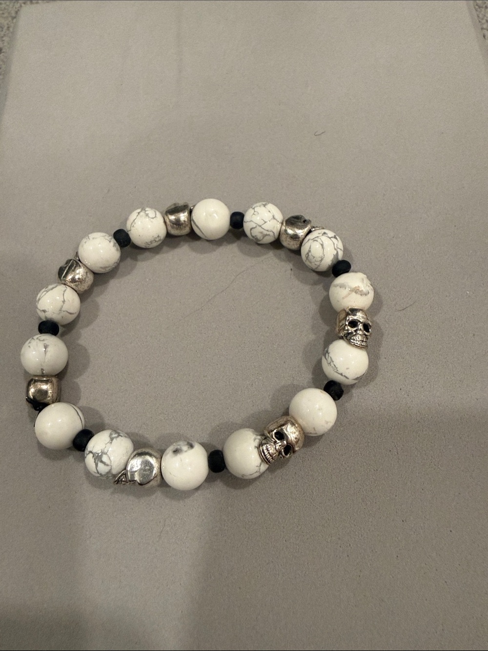 White Howlite Beaded Stretch Bracelet with pewter skull Accent Beads - Picture 2 of 3